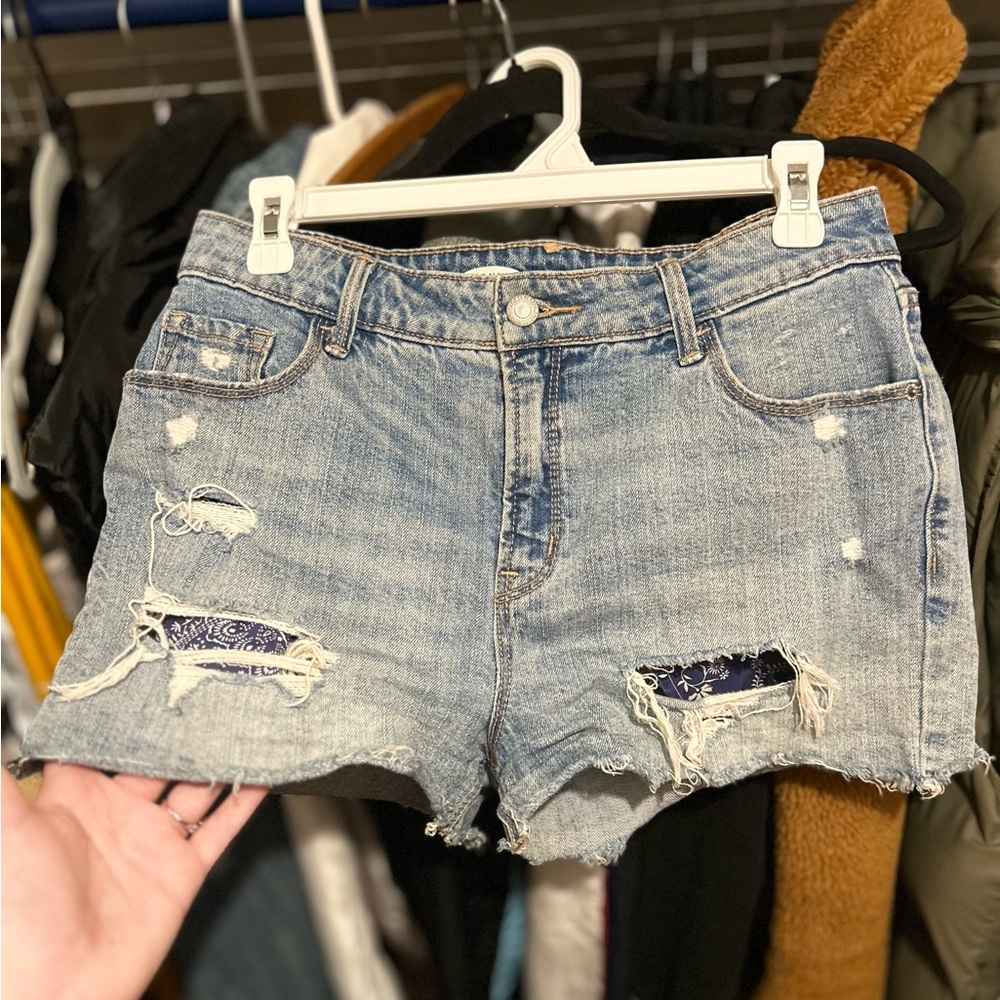 OLD NAVY light Blue high rise distressed jean shorts with blue bandana pockets
